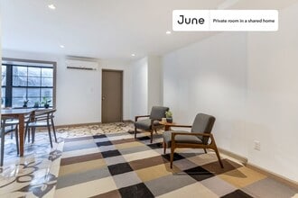 Room in Shared 8.0 bed/3.5 bath home in New York, NY - Building Photo - Building Photo