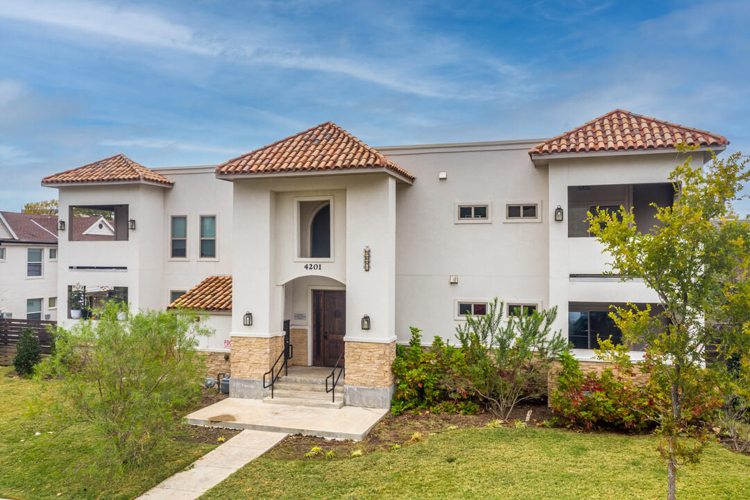 San Jose Apartments in Dallas, TX - Building Photo