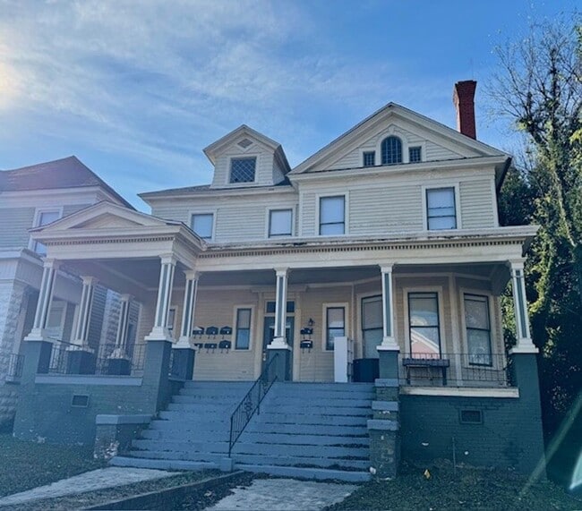 property at 946 Magnolia St