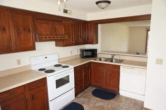 10623 Oak Valley Rd in Fort Wayne, IN - Building Photo - Building Photo