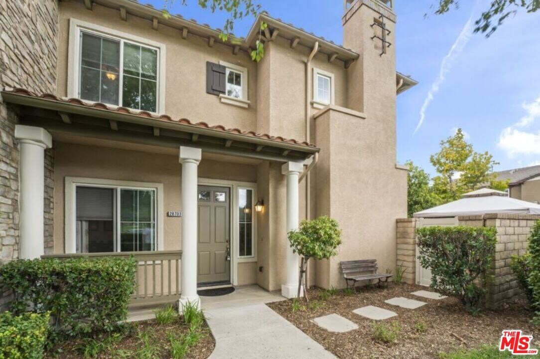 28703 Calle de la Paz Dr in Santa Clarita, CA - Building Photo
