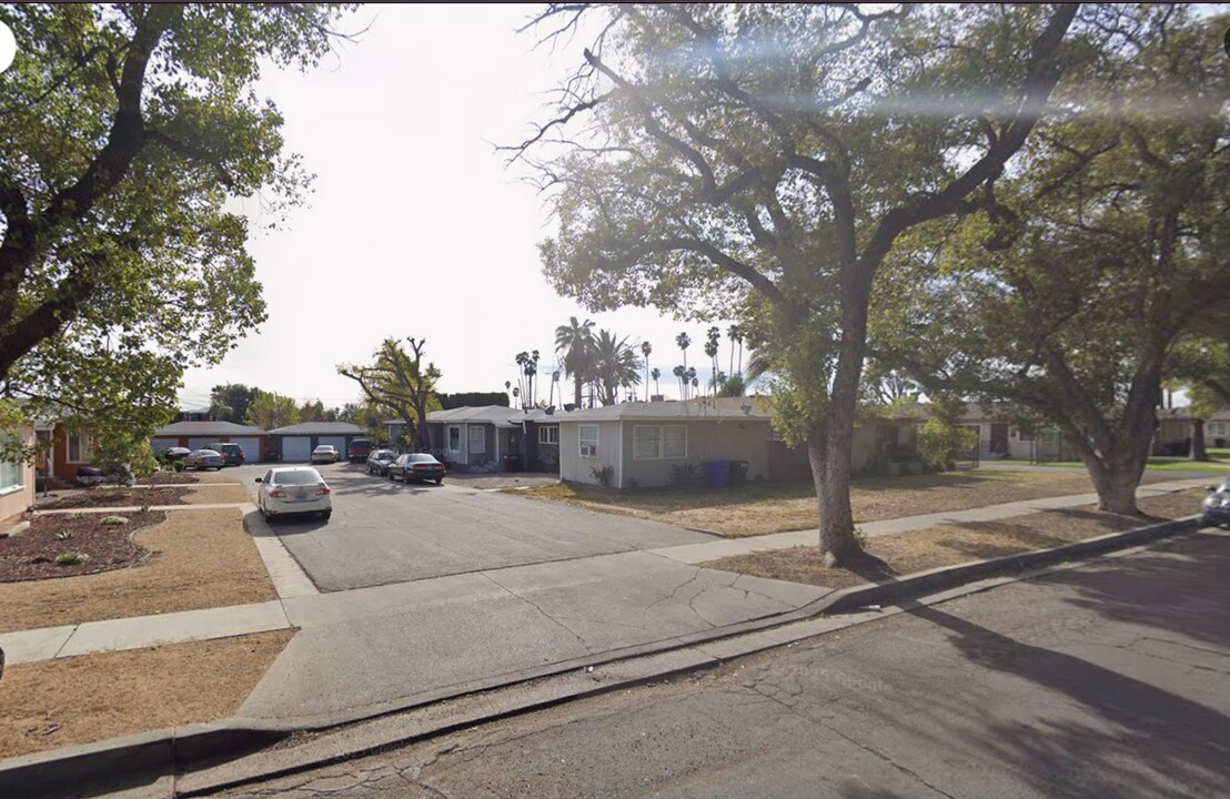 273 18th St in San Bernardino, CA - Building Photo