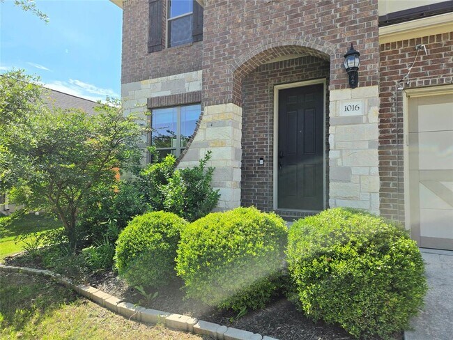 1016 Hartman Dr in Leander, TX - Building Photo - Building Photo
