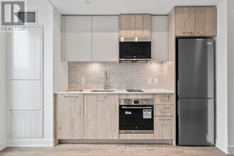 30 Dreamers Wy in Toronto, ON - Building Photo - Building Photo