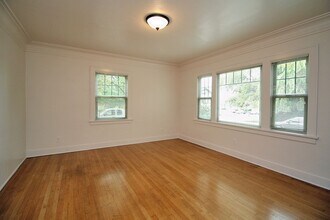 2330 SE 22nd Ave-Unit -1 in Portland, OR - Building Photo - Building Photo