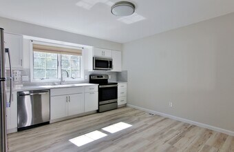 14 Dora St in Stamford, CT - Building Photo - Building Photo
