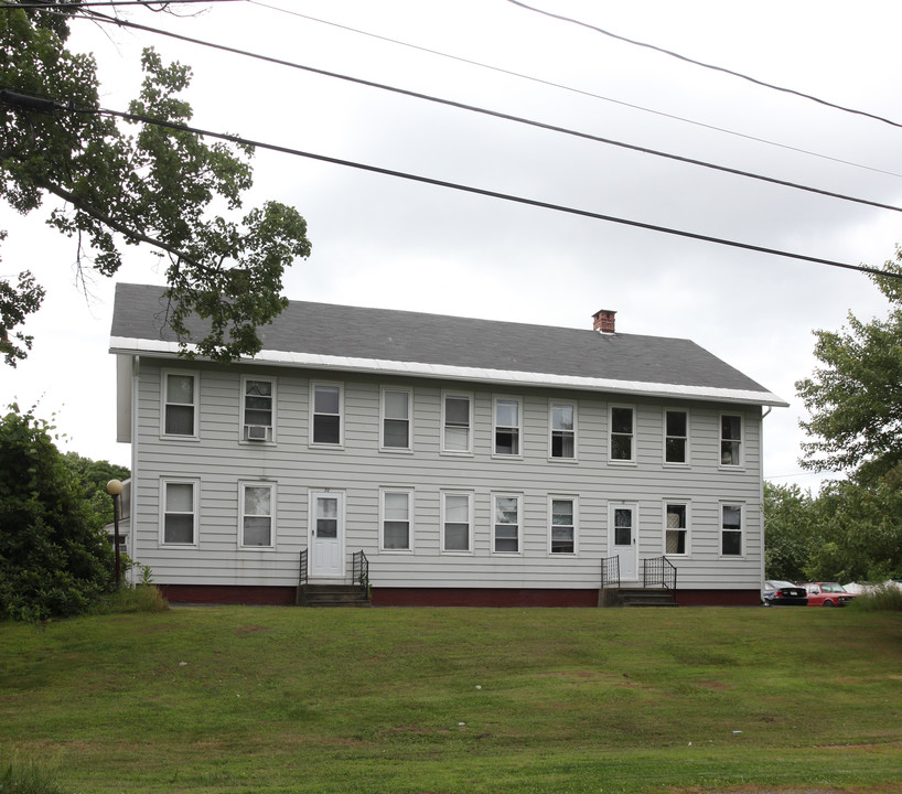 18 Turnpike Rd in Turners Falls, MA - Foto de edificio