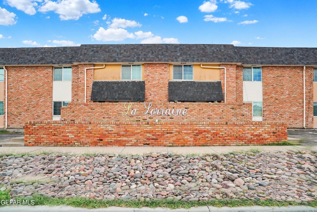 333 Eubank Ct in El Paso, TX - Building Photo