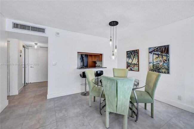 3180 S Ocean Dr, Unit 217 in Hallandale Beach, FL - Building Photo - Building Photo