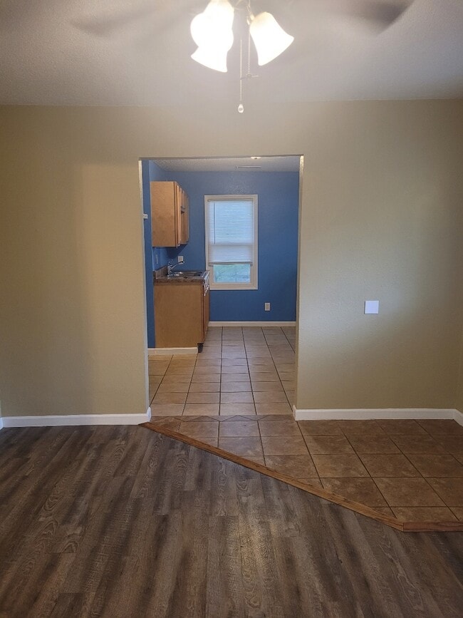 1100 Saint Marys Blvd, Unit B in Jefferson City, MO - Foto de edificio - Building Photo