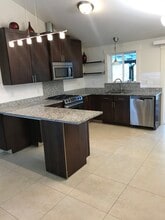 3412 177th Pl SW, Unit A in Lynnwood, WA - Foto de edificio - Building Photo
