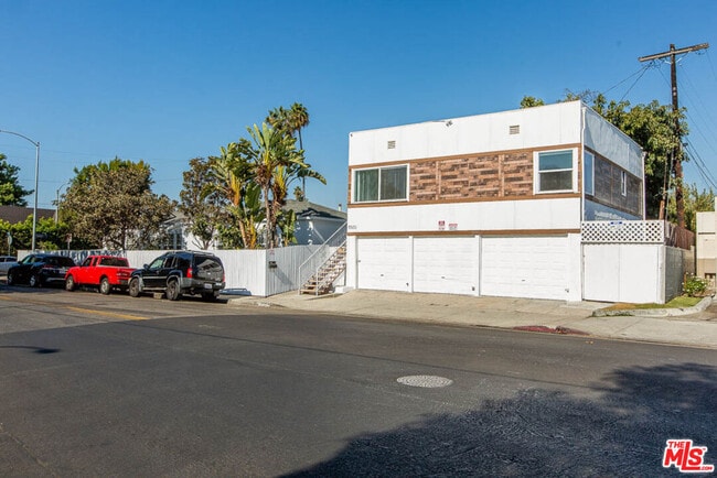 8525 Cadillac Ave in Los Angeles, CA - Building Photo - Building Photo