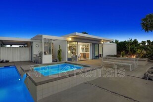 3133 N Sunnyview Dr in Palm Springs, CA - Building Photo