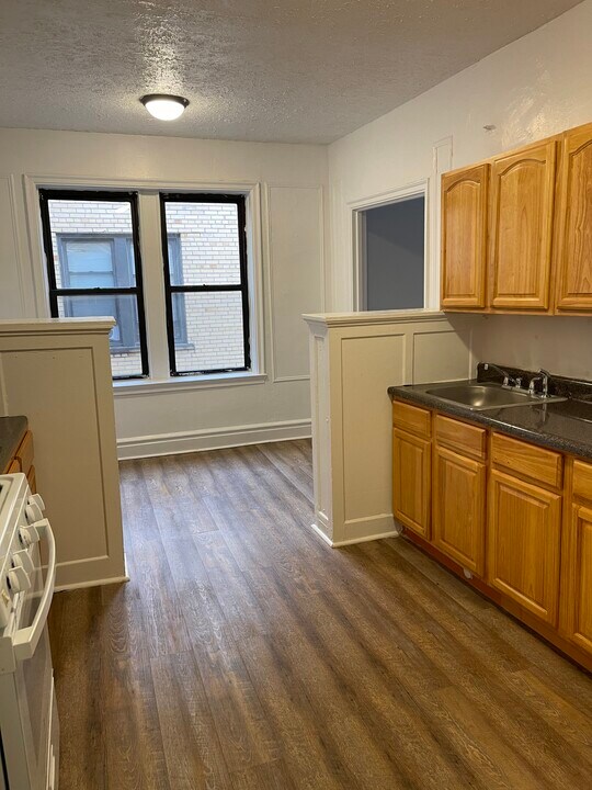 235 Glenwood Ave in East Orange, NJ - Building Photo