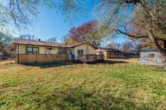 900 N Brownthrush Ln in Wichita, KS - Building Photo - Building Photo