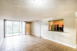 4978 NW 97th Pl in Doral, FL - Foto de edificio - Building Photo