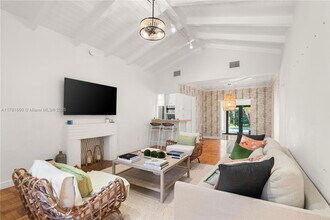 4531 Sheridan Ave in Miami Beach, FL - Foto de edificio - Building Photo