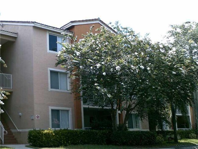 3854 Lyons Rd, Unit 206-5 in Coconut Creek, FL - Foto de edificio - Building Photo