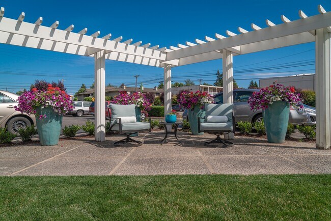 Trellis Pointe Apartments in Tacoma, WA - Building Photo - Building Photo