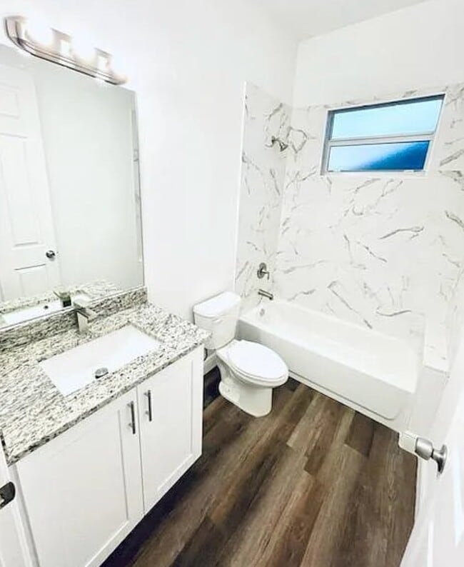 986 SW College Park Rd in Port St. Lucie, FL - Foto de edificio - Building Photo