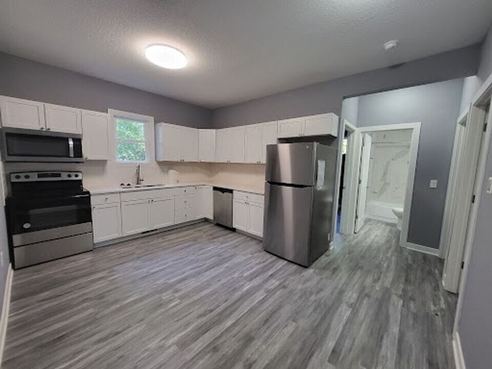 2406 Woodland Ave in Des Moines, IA - Building Photo