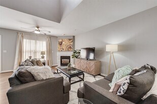 3922 Gilbert Ave, Unit 220 in Dallas, TX - Building Photo