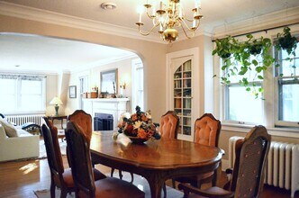 5000 Lyndale Ave S, Unit 2nd Floor in Minneapolis, MN - Building Photo - Building Photo