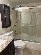 1805 Sans Souci Blvd, Unit 520 in North Miami, FL - Foto de edificio - Building Photo