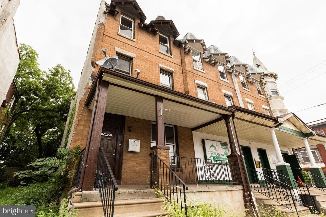 4105 W Girard Ave-Unit -1 in Philadelphia, PA - Building Photo