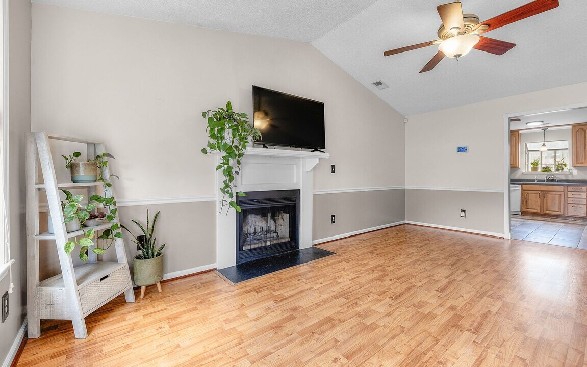 3401 Dana Ln in Virginia Beach, VA - Building Photo