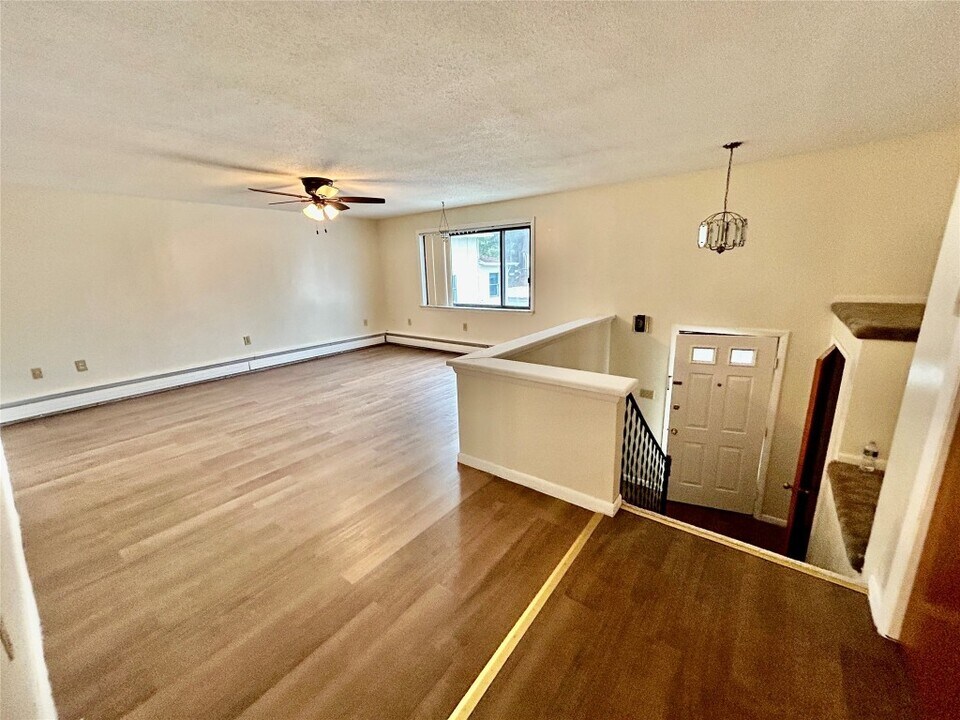 1613 Newell Rd in Endicott, NY - Building Photo