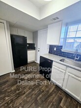 4004 W Pioneer Dr in Irving, TX - Building Photo - Building Photo