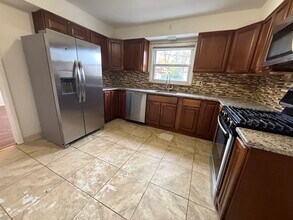 822 Kingsland Ln, Unit 1 in Fort Lee, NJ - Building Photo - Building Photo