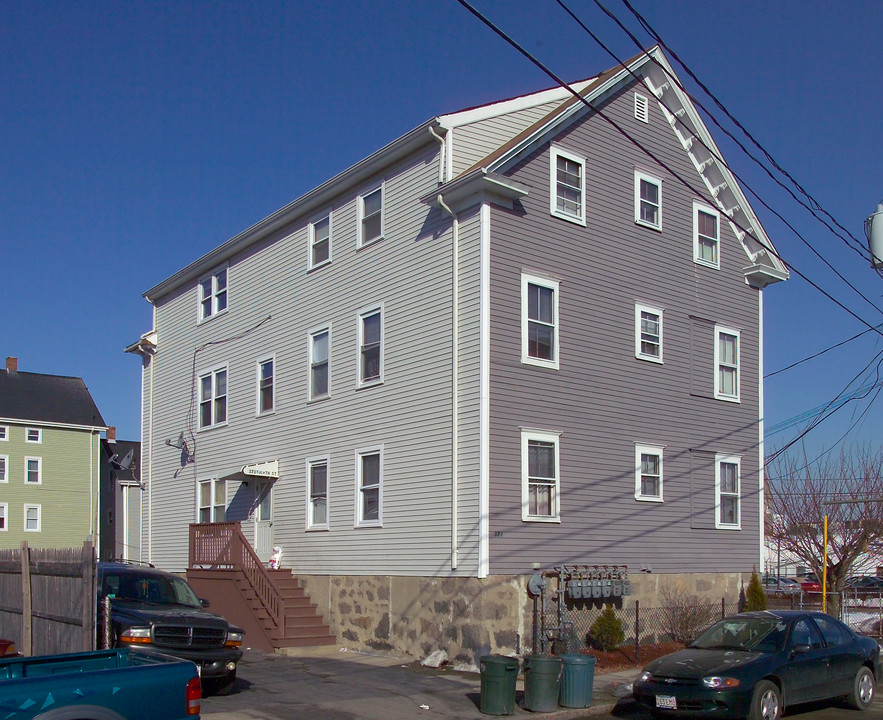 371 4th St in Fall River, MA - Building Photo