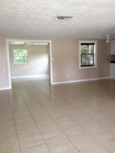 5353 Dawn Ln in Holiday, FL - Foto de edificio - Building Photo