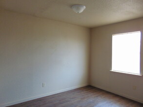 4215 35th St-Unit -B in Lubbock, TX - Building Photo - Building Photo