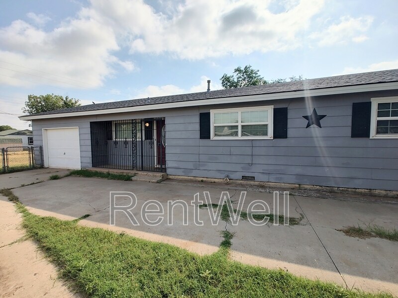 3016 1st St in Lubbock, TX - Building Photo