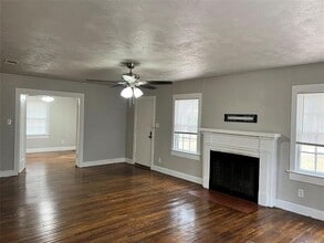 2107 W Oak St in Denton, TX - Building Photo - Building Photo