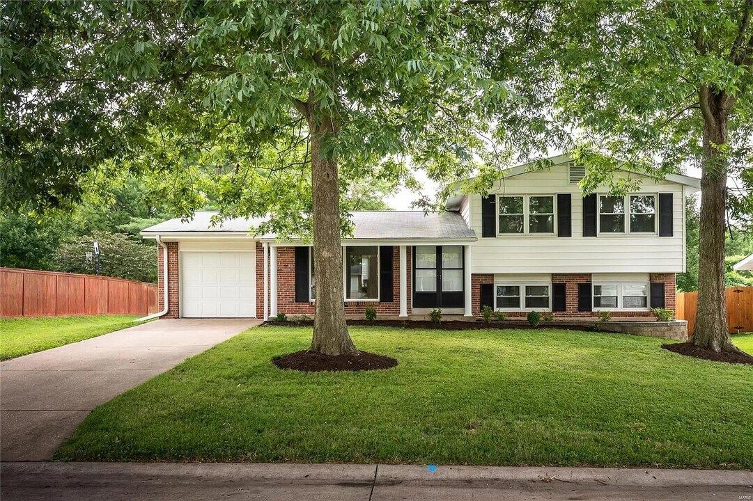 826 Judson Manor Dr in St. Louis, MO - Building Photo