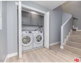 1118 Heliotrope Dr in Los Angeles, CA - Building Photo - Building Photo