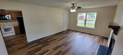 1303 Navarro Loop in Jacksonville, NC - Building Photo - Building Photo