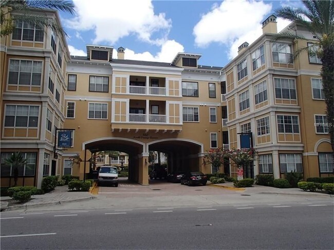 860 North Orange Avenue, Unit Studio in Orlando, FL - Foto de edificio - Building Photo