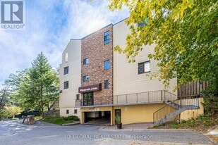 25 Pebble Byway in Toronto, ON - Building Photo