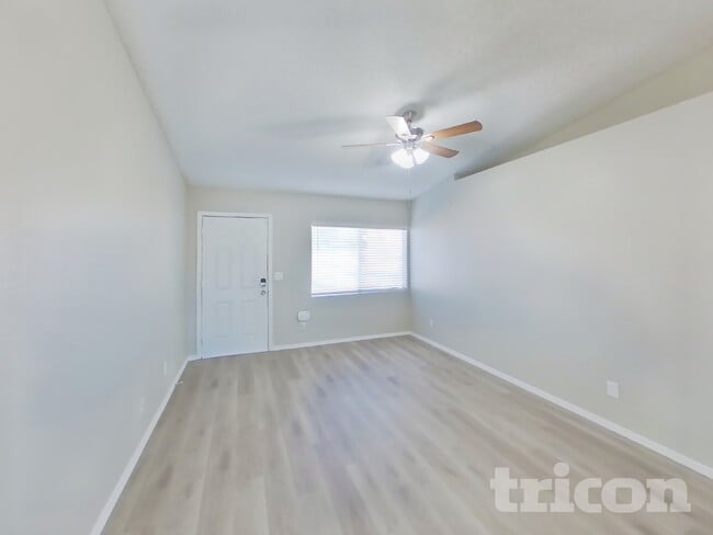 10717 West Campbell Ave in Phoenix, AZ - Foto de edificio - Building Photo