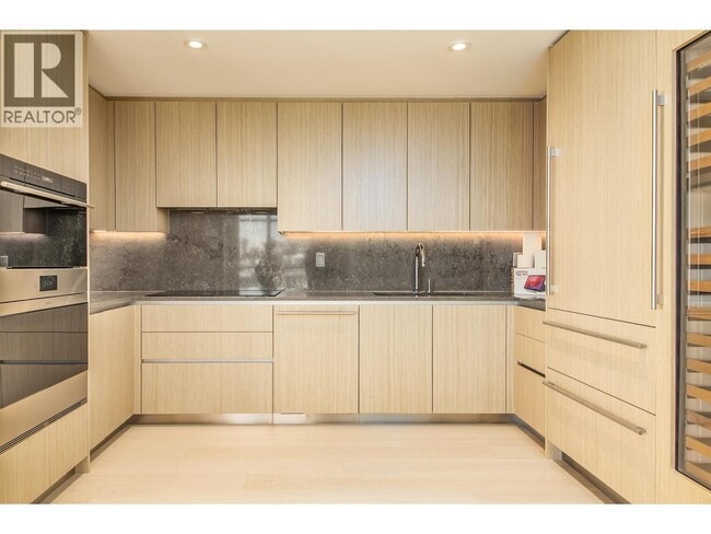 property at 785 Harbour Wy