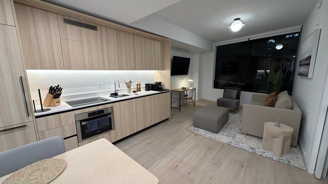 225 N Miami Ave in Miami, FL - Foto de edificio - Building Photo