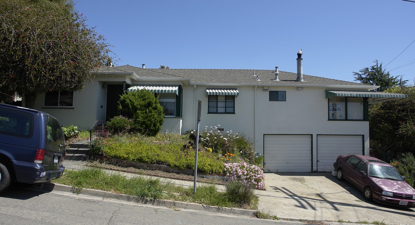 2002-2004 Junction Ave in El Cerrito, CA - Foto de edificio