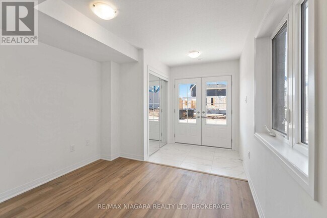 12 Feather Rd in Welland, ON - Building Photo - Building Photo