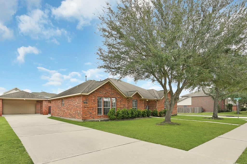 11201 Dawson Rd in Pearland, TX - Foto de edificio