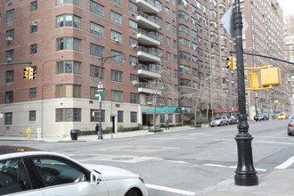 36 Sutton Pl S in New York, NY - Foto de edificio - Building Photo